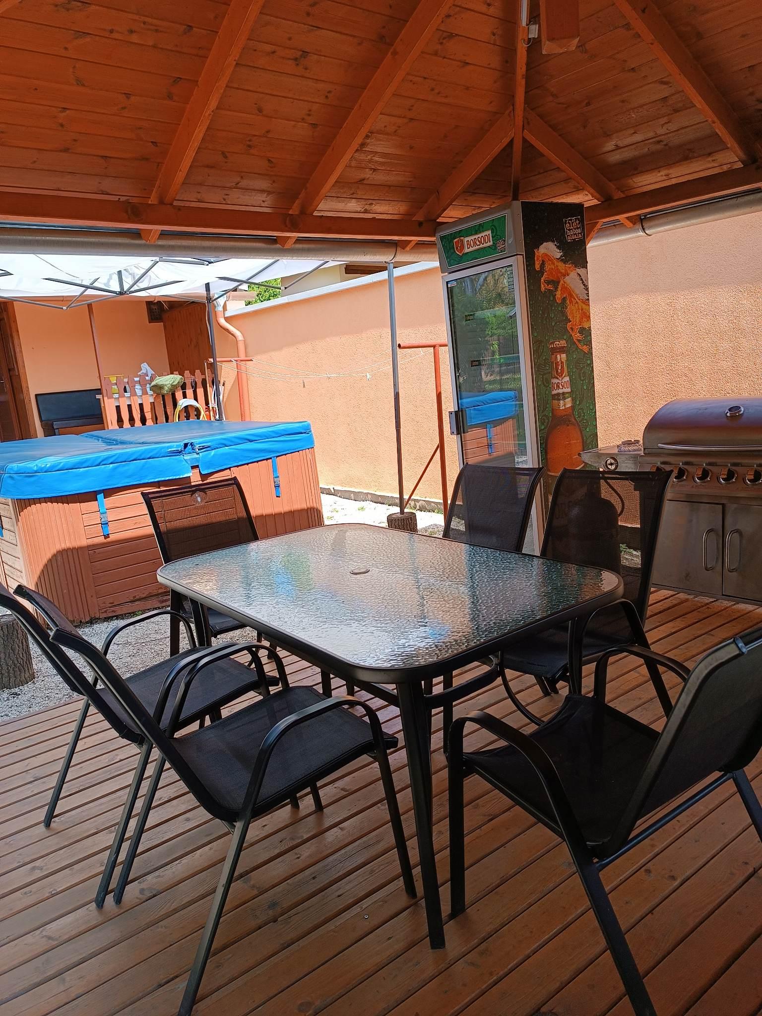 a söröző terasz...