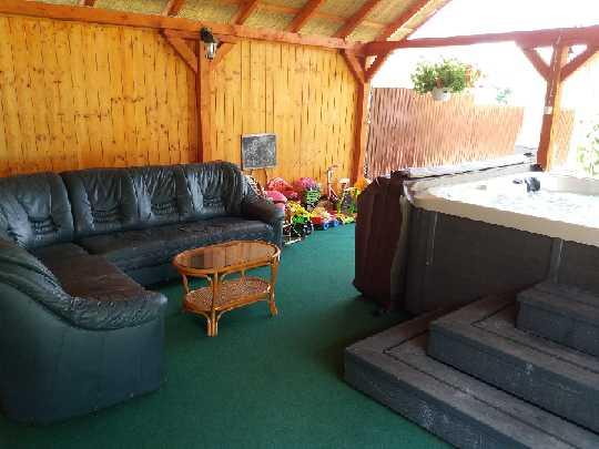 a jakuuzi mellett is pihenhetnek vendégeink