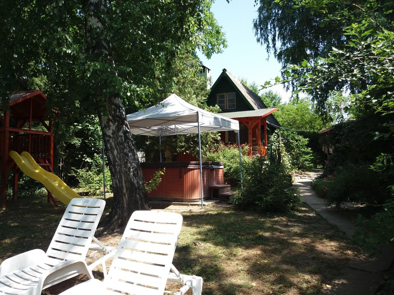 háttérben a reggeliző erasz