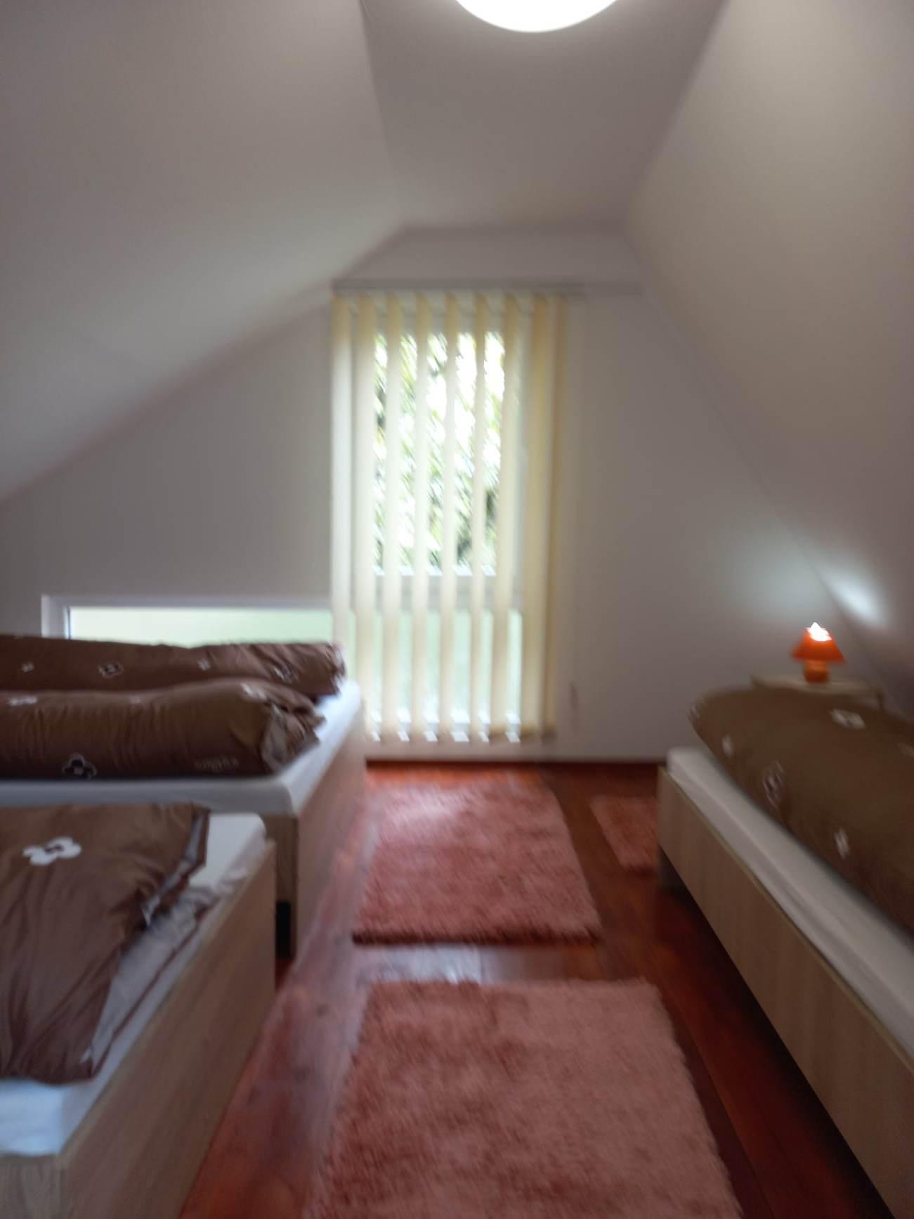 tetőtéri 4 ágyas galéria szoba