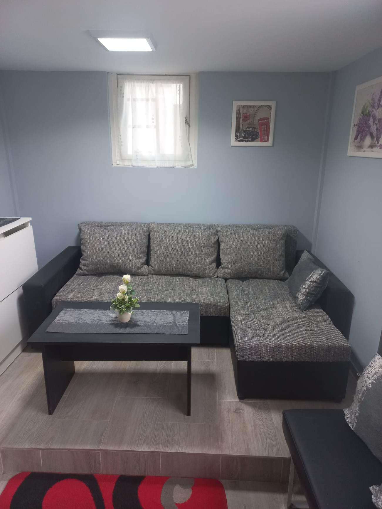 régi nappali új kanapéággyal