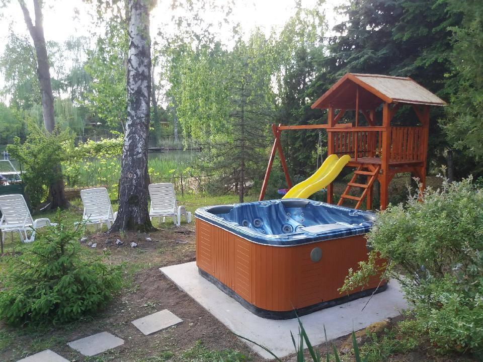 a régi jakuzzi és a gyerekjáték