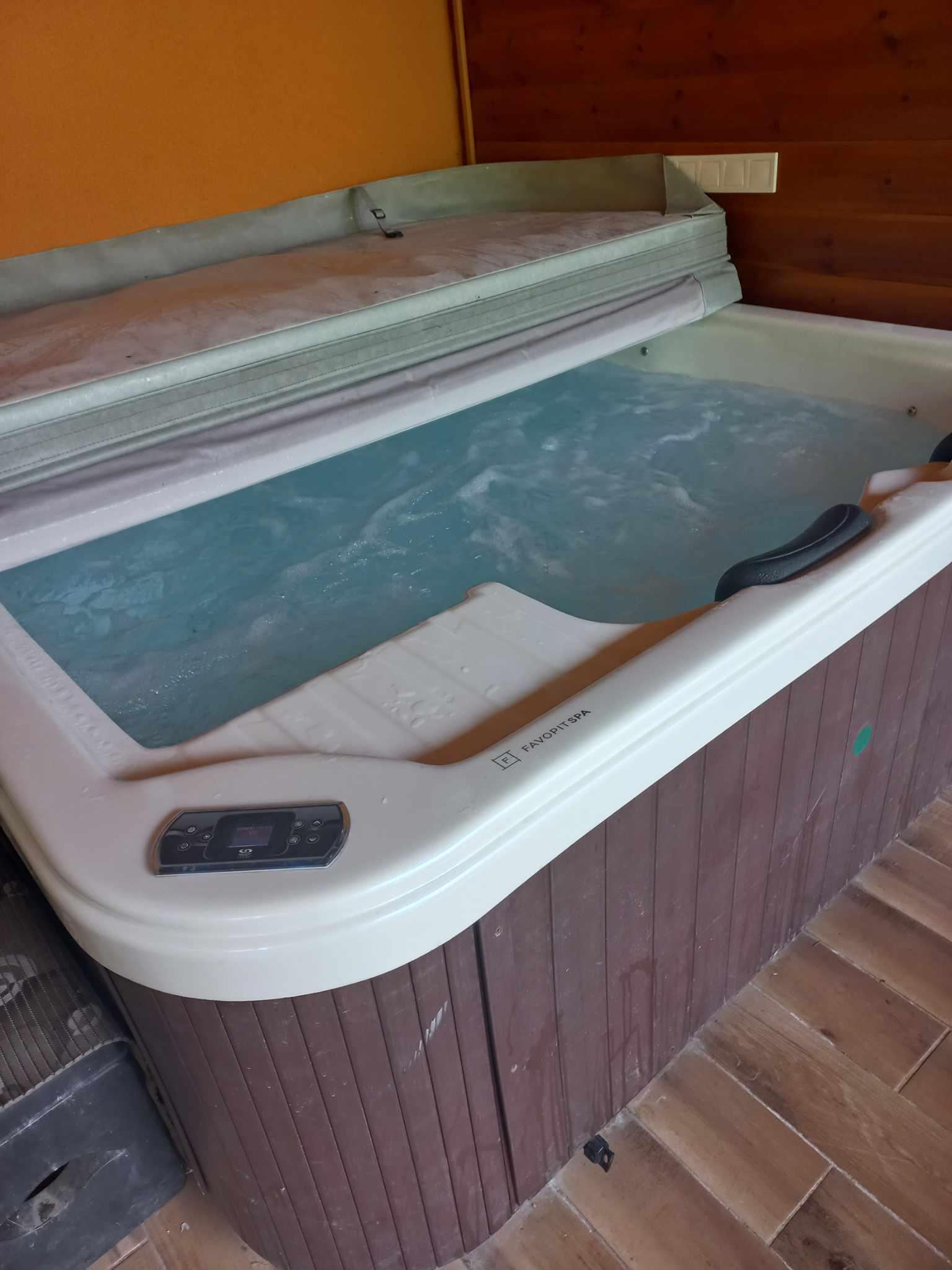 jakuzzi is elfért a teraszon