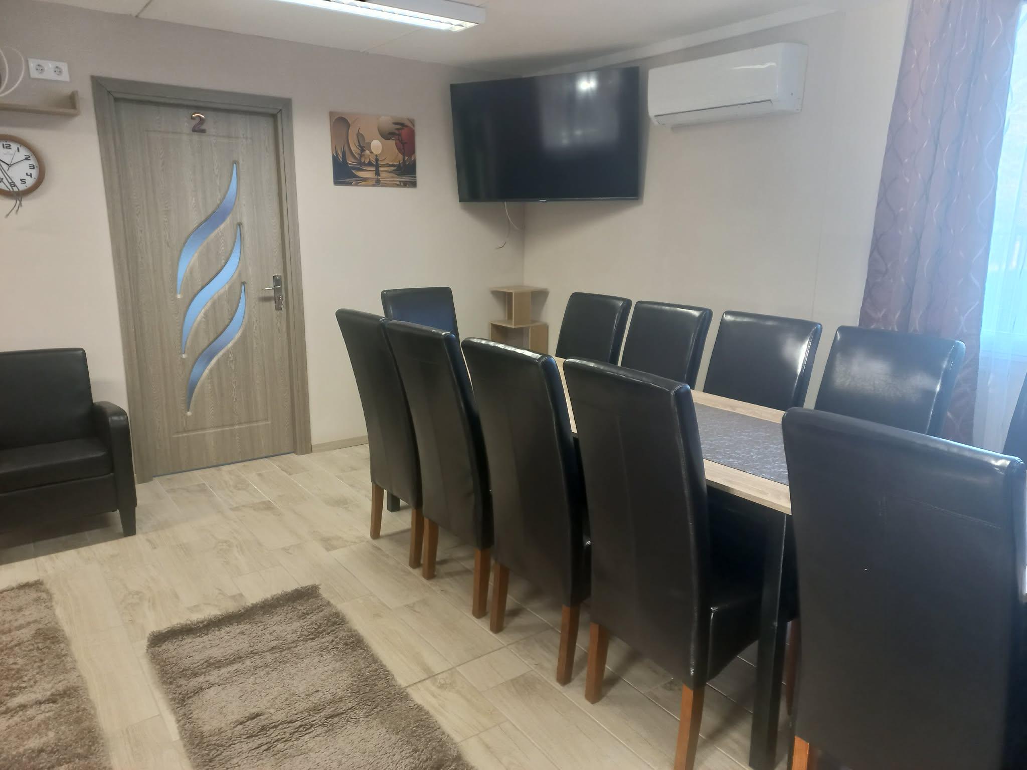 közösségi tér wifis okos tv-vel