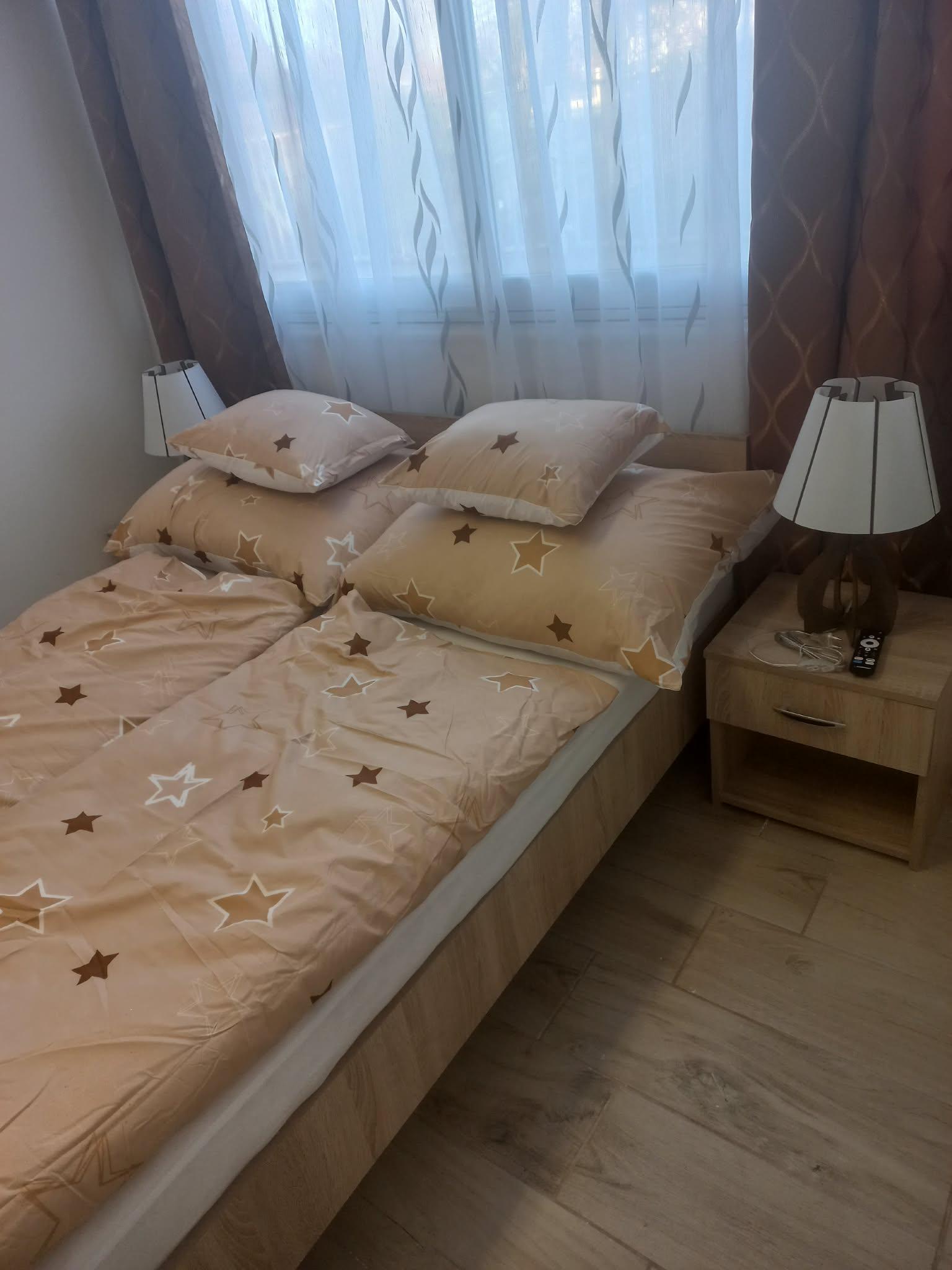 földszinti 2-es szoba