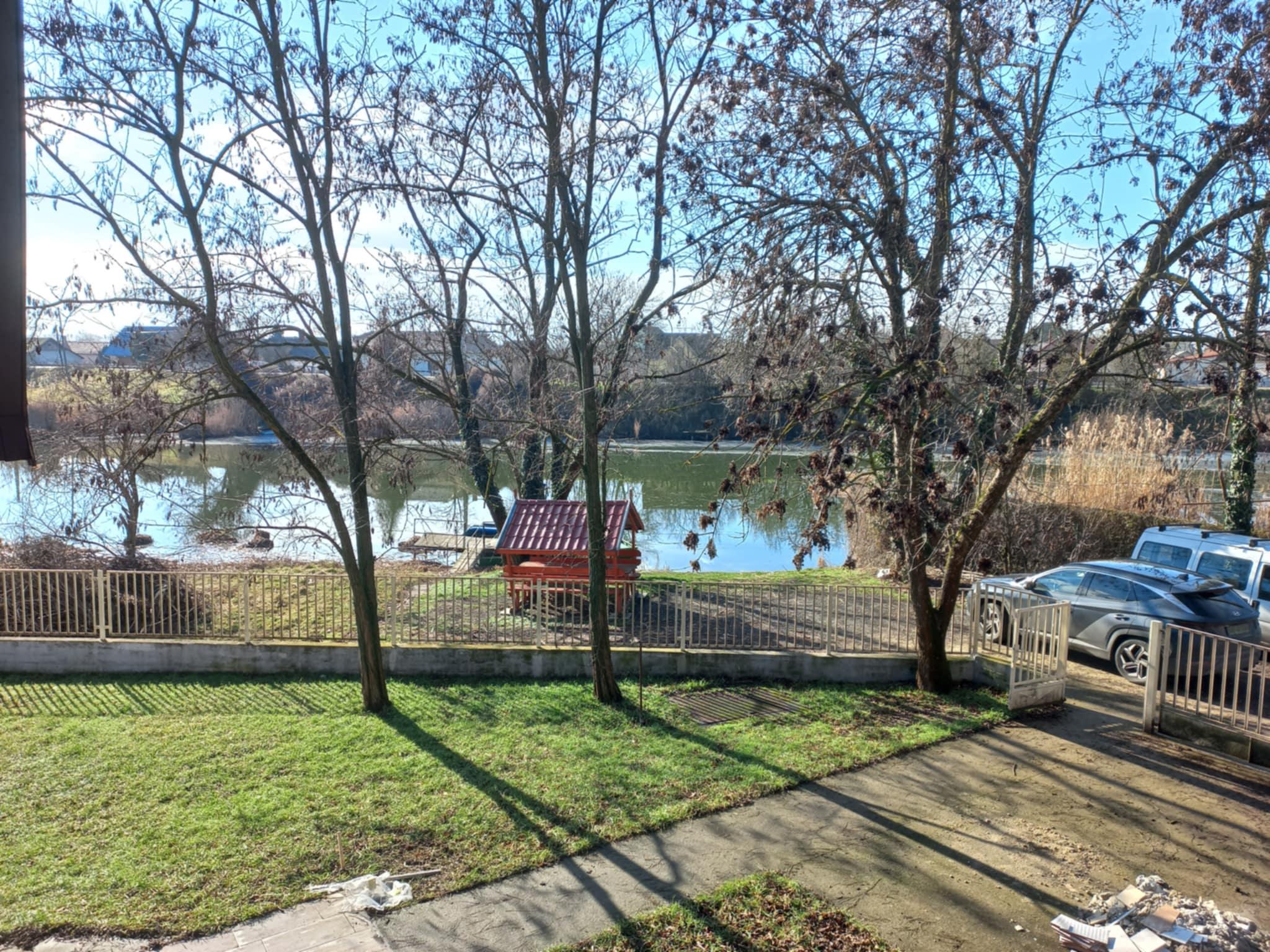 kilátás az emeleti teraszról